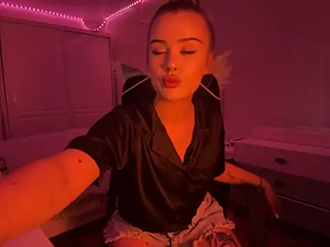 kseniaWorthit online show from May 23, 1:04 am