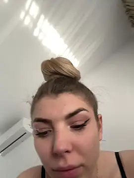 AishaDiamond online show from May 5, 8:39 am