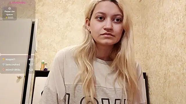 KateRiverr online show from April 11, 6:11 pm