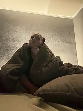 SHY QUINN online show from April 7, 11:51 pm