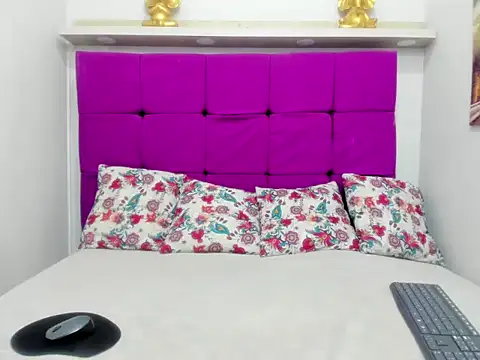 pamela anderson20 online show from March 31, 1:49 am