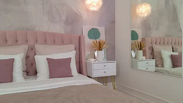 GloriaNichols online show from April 4, 5:56 pm