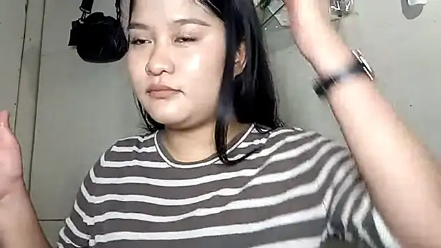 BrandeePhatdouang online show from April 8, 6:04 am