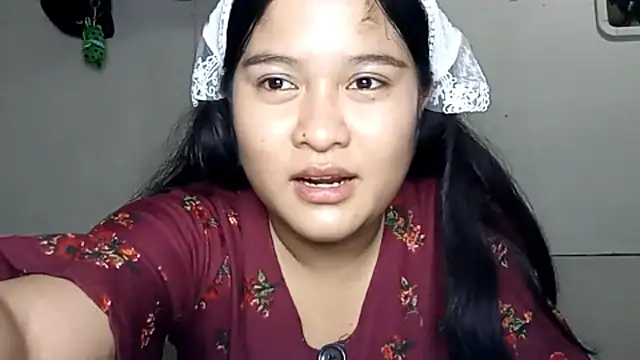 BrandeePhatdouang online show from April 9, 6:19 am