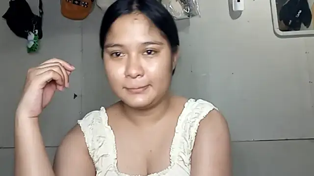 BrandeePhatdouang online show from April 10, 6:30 am