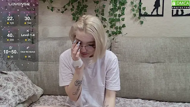 Girl Meow18 online show from June 25, 12:54 am