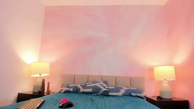 ZoeBlanc online show from April 7, 11:45 am