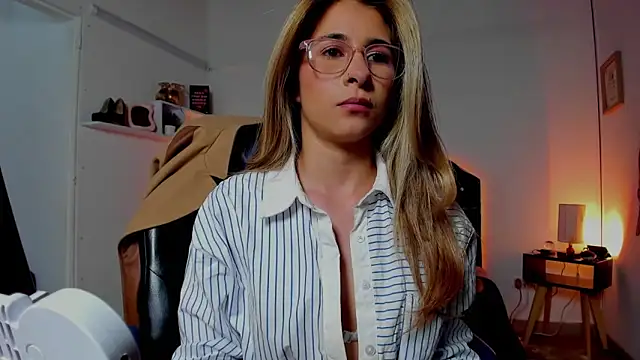 SaraRoads online show from April 8, 8:33 pm