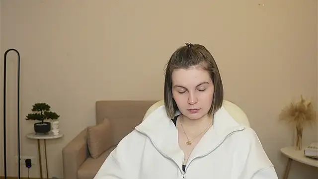 AnnaSchroen online show from April 2, 6:33 am