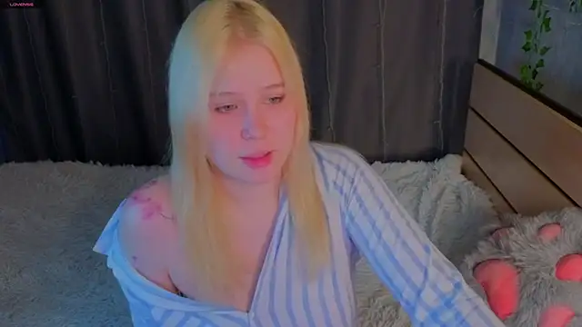 unburnedgirl online show from July 7, 3:04 pm
