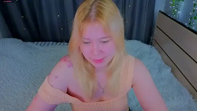 unburnedgirl online show from June 22, 4:04 pm