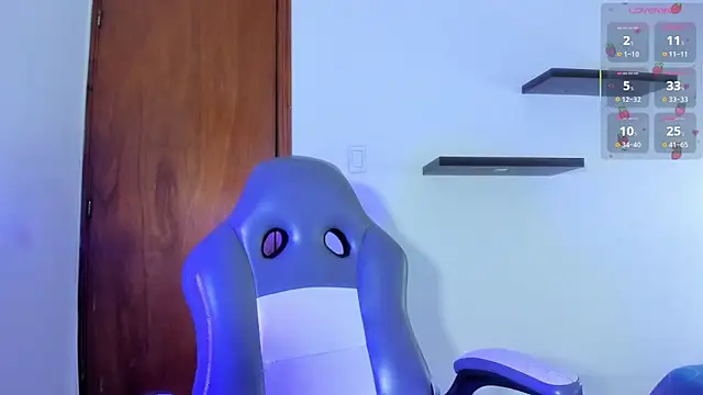 Emily Jacksson online show from April 8, 11:45 am