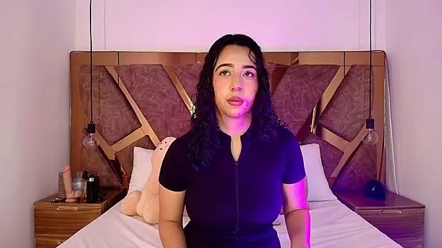 bella swwan  online show from May 26, 1:10 pm