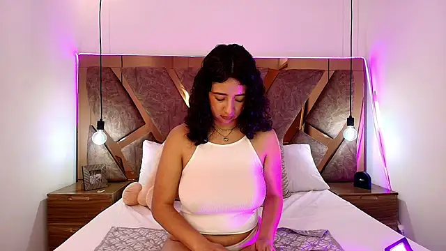 bella swwan  online show from May 20, 3:31 pm