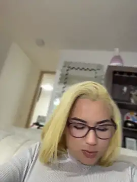 Snapshot of Miss_velvet_18 chatting on June 5, 3:21 am Miss velvet 18 online show from June 5, 3:21 am