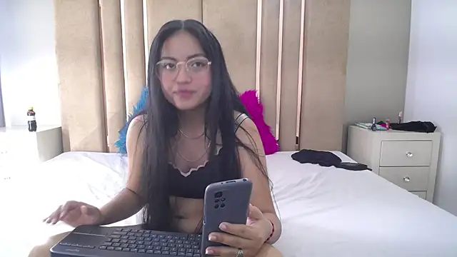 roxxyblack01 online show from May 25, 1:37 am