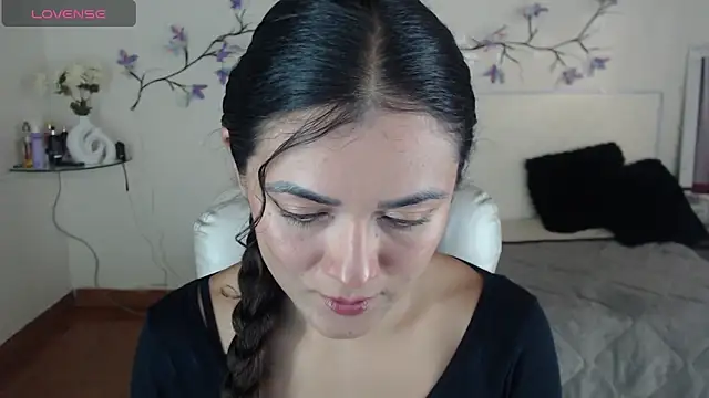 FreyaRouge online show from April 4, 2:27 pm