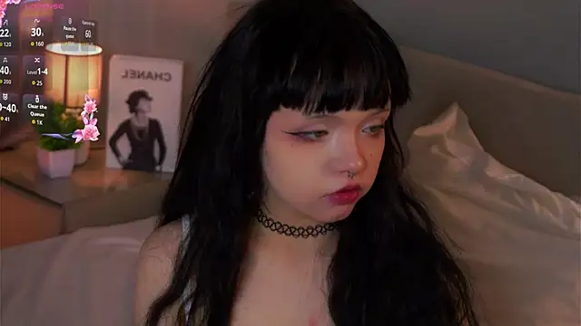 CandiceDossantos online show from April 7, 8:05 am