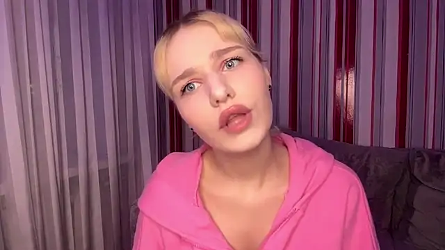 Maddy Lovel online show from April 1, 5:32 pm