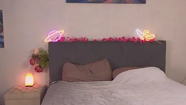 Jessy Blonde online show from April 6, 8:48 am