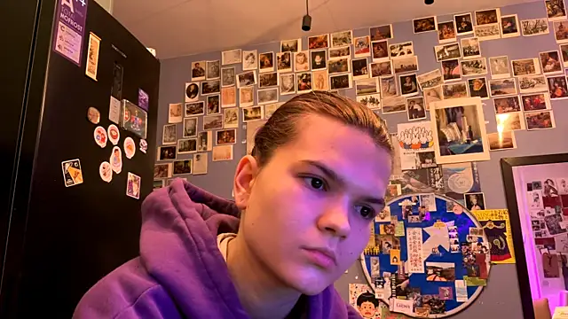 DarylLarrow online show from April 3, 6:17 pm