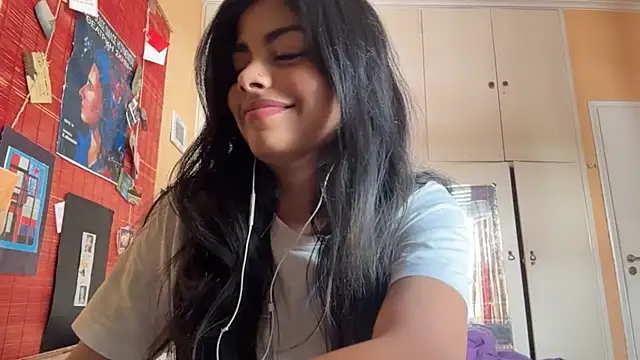 JenniRoutt online show from April 8, 11:23 am