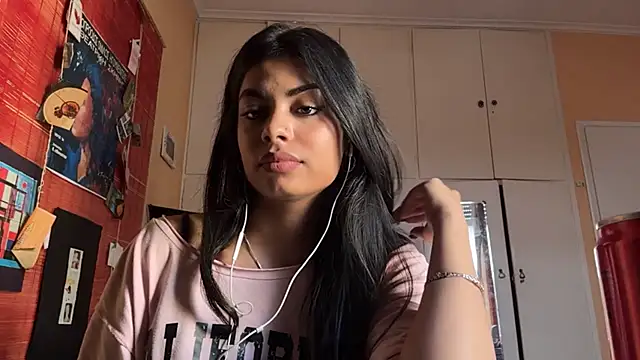 JenniRoutt online show from April 5, 2:27 pm