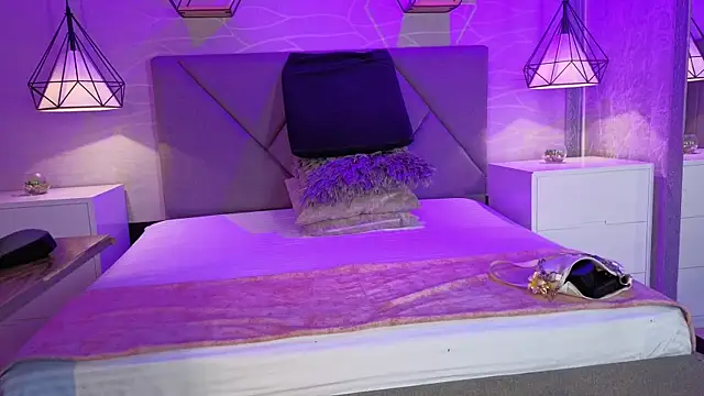 lhiamfitt10 online show from April 9, 2:44 pm