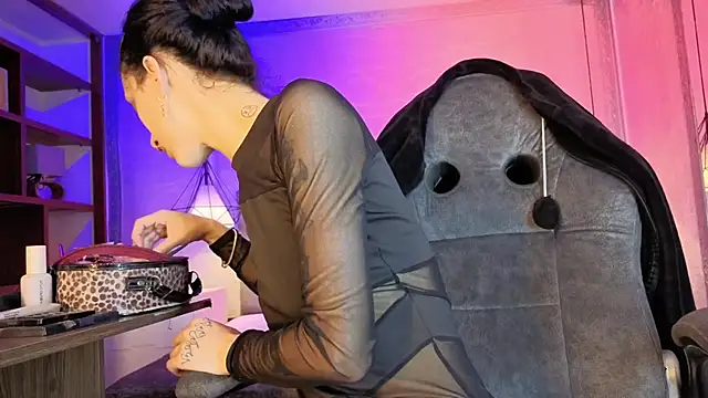 lhiamfitt10 online show from June 16, 5:47 pm