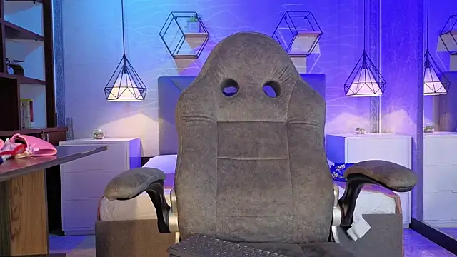 lhiamfitt10 online show from April 6, 3:02 pm