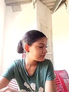 Lyra Siren online show from April 3, 4:38 pm