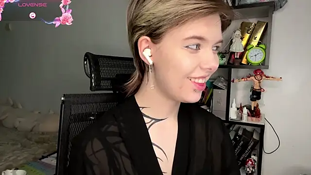 MadalynNosel online show from May 24, 7:29 am