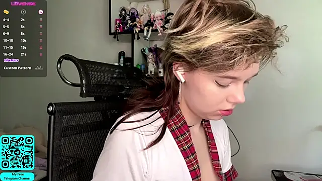 MadalynNosel online show from May 23, 7:28 am