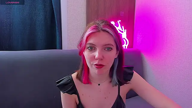 Marie Reyess online show from April 4, 7:18 am