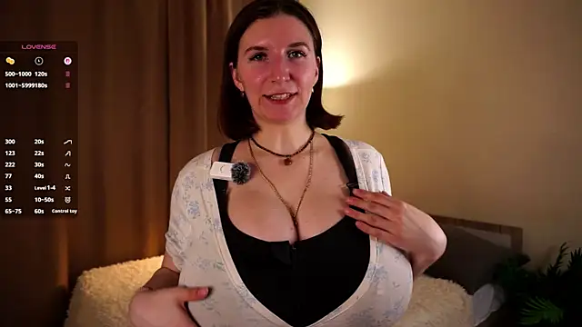 TyeshaMonter online show from April 4, 5:56 pm