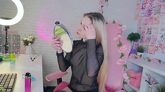 AmmyShaw online show from April 15, 1:39 am