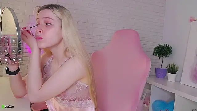 AmmyShaw online show from April 7, 4:14 am