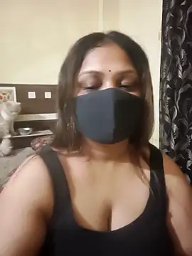 SluttySonam online show from April 8, 8:00 pm