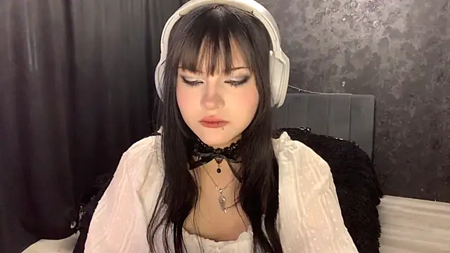 EmilyEmbears online show from April 7, 5:31 am