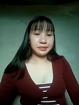 lucynguyen2 online show from April 17, 5:53 am