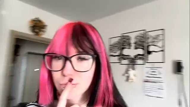 WifeAileen online show from April 7, 6:37 am