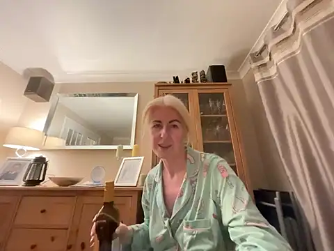 Laylaskyexx online show from May 13, 9:31 pm