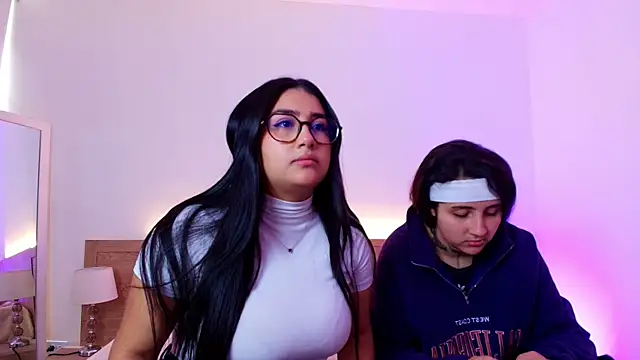 Elisa n Emma online show from April 6, 7:48 pm