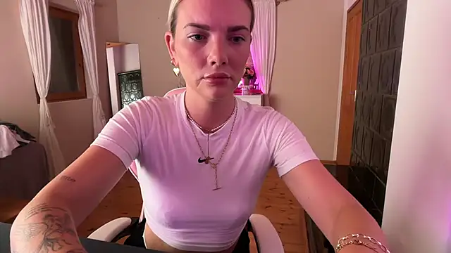 Foxy  Bite online show from May 27, 3:42 pm