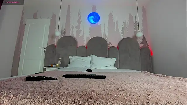 NolaDonovan online show from April 6, 7:26 pm