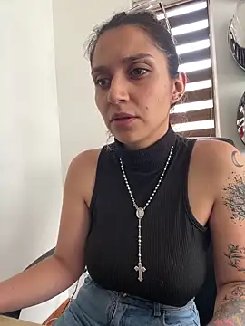 Isabella varella- online show from April 9, 2:11 pm