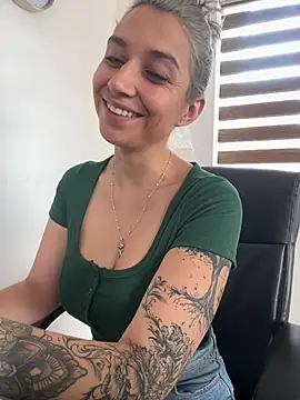 Isabella varella- online show from May 25, 1:43 pm
