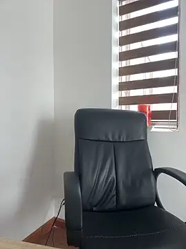 Isabella varella- online show from April 8, 1:46 pm