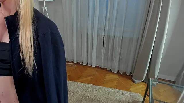 LienKleis online show from April 21, 1:53 am