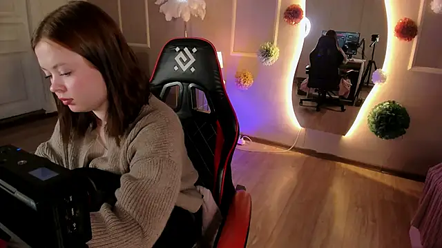 Astra Shade online show from April 7, 2:41 pm